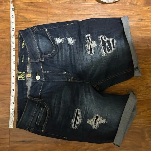 True Craft Dark Indigo Distressed Denim Bermuda Shorts Junior Size 11 - Picture 10 of 11